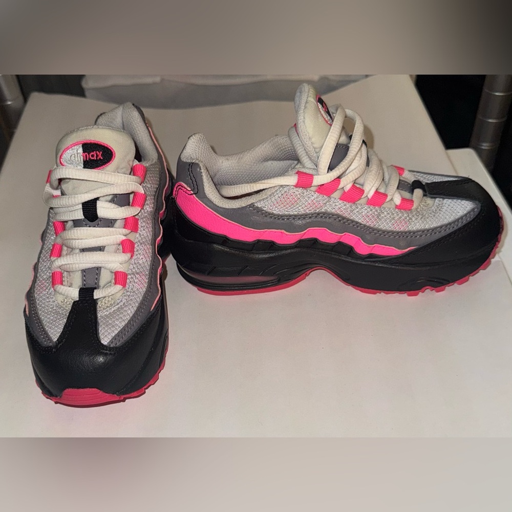 SOLD!! Children’s size 11 PINK Nike Air Max Sneakers (DISCOUNT SHIPPING!!!!)